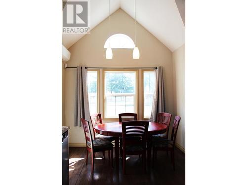 427 Hummingbird Avenue, Vernon, BC - Indoor Photo Showing Dining Room