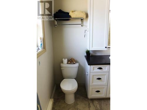 427 Hummingbird Avenue, Vernon, BC - Indoor Photo Showing Bathroom