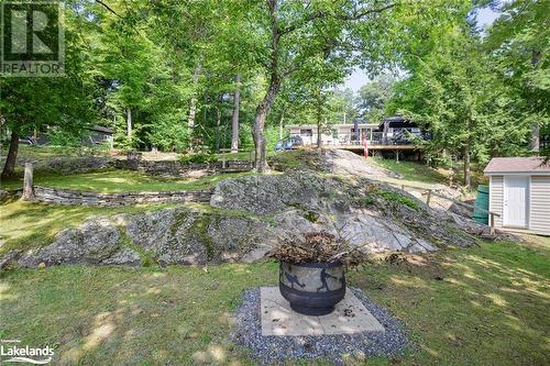Multi-level areas to gather with family and friends - 5335 Claresbridge Lane, Washago, ON - Outdoor