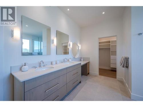 17579 Sanborn Street, Summerland, BC - Indoor Photo Showing Bathroom
