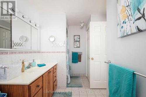 595 River Rd S, Peterborough, ON - Indoor Photo Showing Bathroom