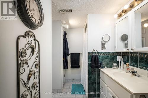 595 River Rd S, Peterborough, ON - Indoor Photo Showing Bathroom
