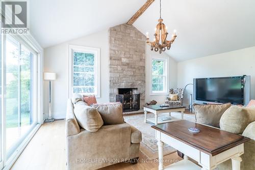 500 Kirkfield Rd, Kawartha Lakes, ON - Indoor Photo Showing Living Room With Fireplace