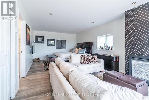 500 Kirkfield Road, Kawartha Lakes, ON - Indoor Photo Showing Living Room