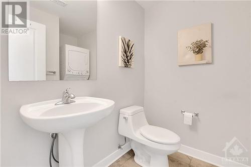 606 Terravita Private, Gloucester, ON - Indoor Photo Showing Bathroom