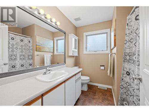 10943 Eva Road, Lake Country, BC - Indoor Photo Showing Bathroom