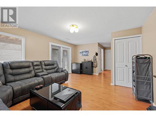 10943 Eva Road, Lake Country, BC - Indoor Photo Showing Living Room