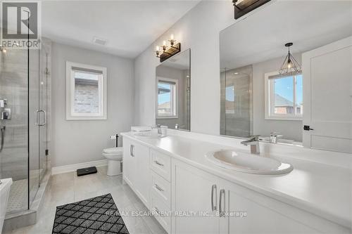 7 Lightfeather Place, Hamilton, ON - Indoor Photo Showing Bathroom