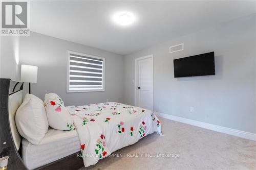 7 Lightfeather Place, Hamilton, ON - Indoor Photo Showing Bedroom