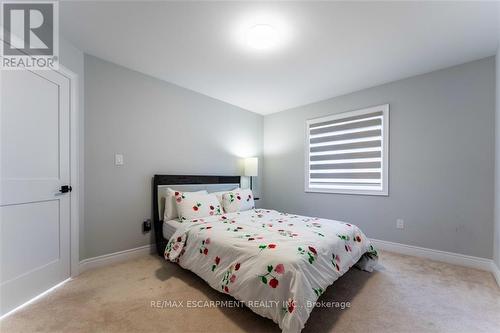 7 Lightfeather Place, Hamilton, ON - Indoor Photo Showing Bedroom