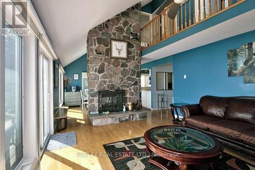 283 Cedar Avenue E, Meaford, ON - Indoor Photo Showing Living Room With Fireplace