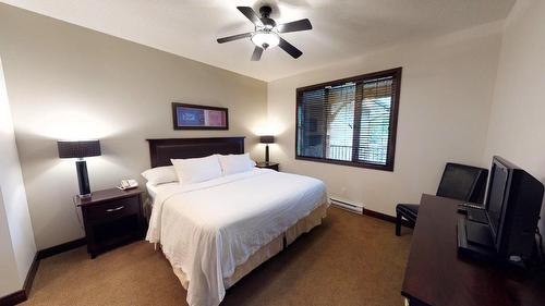 734 B - 700 Bighorn Boulevard, Radium Hot Springs, BC - Indoor Photo Showing Bedroom