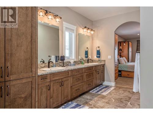 9474 Buchanan Road, Coldstream, BC - Indoor Photo Showing Bathroom