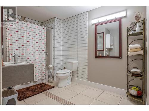 9474 Buchanan Road, Coldstream, BC - Indoor Photo Showing Bathroom