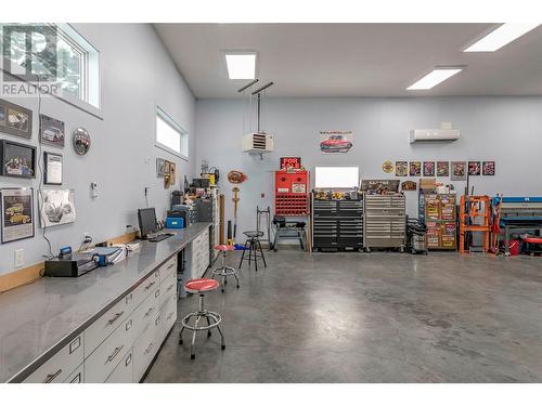 9474 Buchanan Road, Coldstream, BC - Indoor Photo Showing Garage