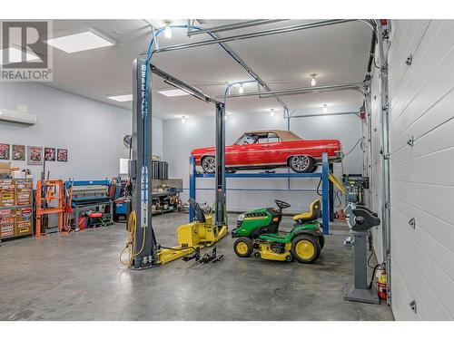 9474 Buchanan Road, Coldstream, BC - Indoor Photo Showing Garage