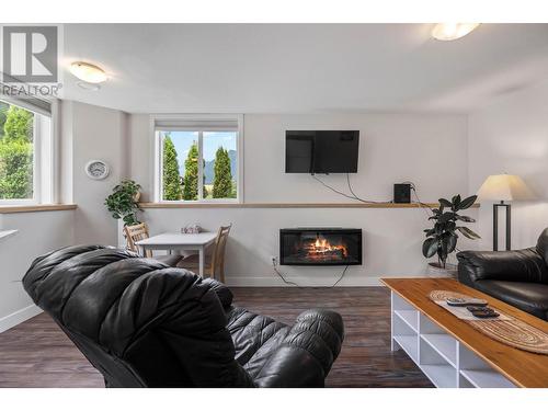 1312 Maier Road, Sicamous, BC - Indoor Photo Showing Living Room With Fireplace