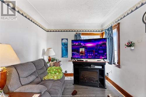 225 Mersea Rd 12, Leamington, ON - Indoor Photo Showing Living Room With Fireplace