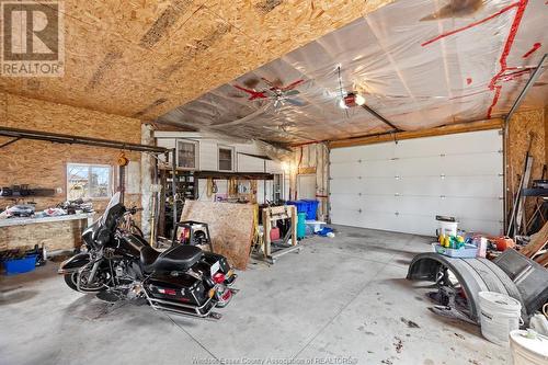 225 Mersea Rd 12, Leamington, ON - Indoor Photo Showing Garage