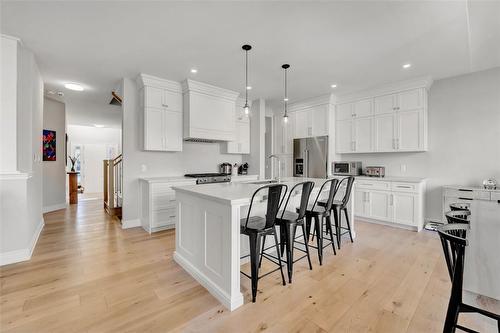 7 Lightfeather Place, Ancaster, ON - Indoor Photo Showing Kitchen With Upgraded Kitchen