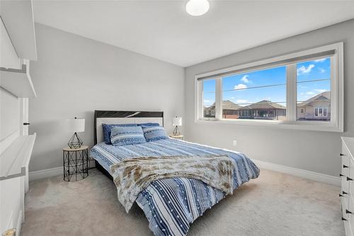 7 Lightfeather Place, Ancaster, ON - Indoor Photo Showing Bedroom