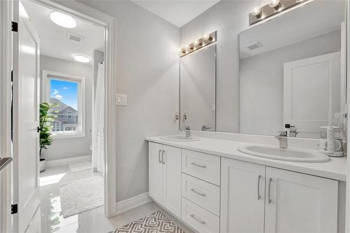 7 Lightfeather Place, Ancaster, ON - Indoor Photo Showing Bathroom