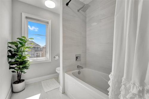 7 Lightfeather Place, Ancaster, ON - Indoor Photo Showing Bathroom