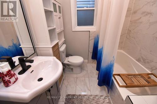 148 Crosthwaite Ave N, Hamilton, ON - Indoor Photo Showing Bathroom