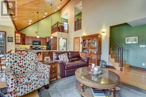52 Nicklaus Dr, Bancroft, ON - Indoor Photo Showing Living Room