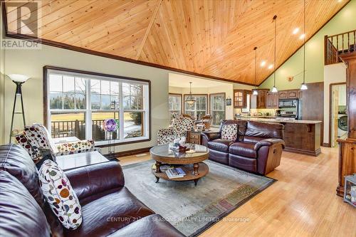 52 Nicklaus Drive, Bancroft, ON - Indoor Photo Showing Living Room