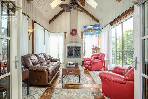 25 Turtle Lake Drive, Halton Hills, ON - Indoor Photo Showing Living Room
