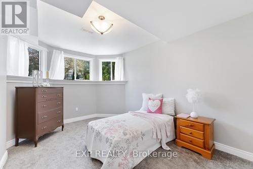 18 Mums Avenue, Georgina, ON - Indoor Photo Showing Bedroom