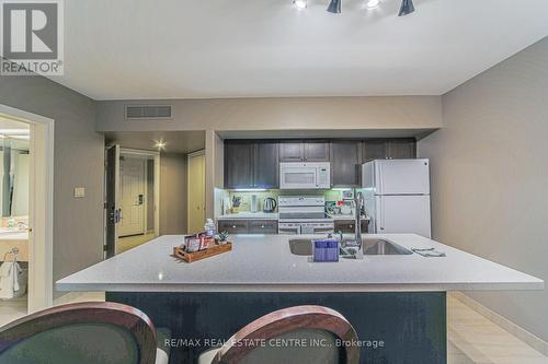 #2040-41 -90 Highland Dr, Oro-Medonte, ON - Indoor Photo Showing Kitchen