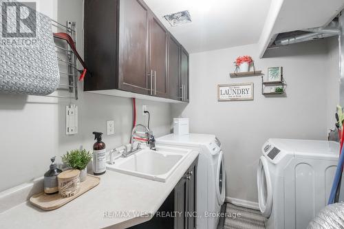 50 Riel Dr, Richmond Hill, ON - Indoor Photo Showing Laundry Room