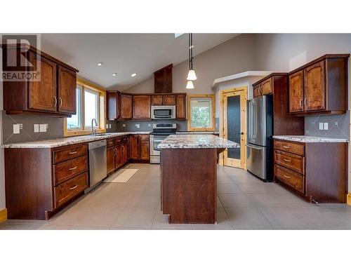 464 Mountain Drive, Vernon, BC - Indoor Photo Showing Kitchen