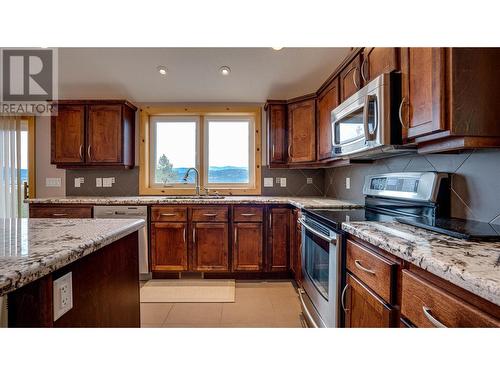464 Mountain Drive, Vernon, BC - Indoor Photo Showing Kitchen