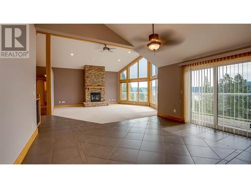 464 Mountain Drive, Vernon, BC - Indoor With Fireplace
