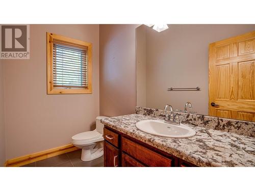 464 Mountain Drive, Vernon, BC - Indoor Photo Showing Bathroom