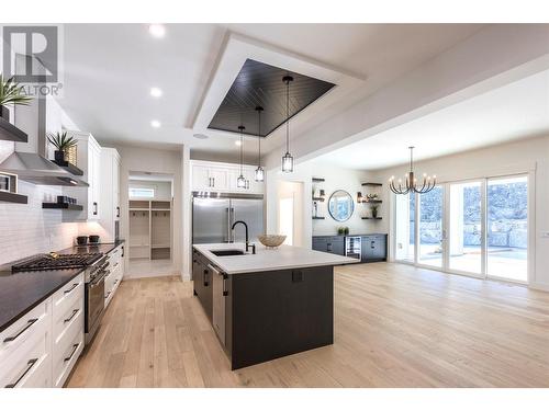 435 Vision Court, Kelowna, BC - Indoor Photo Showing Kitchen With Upgraded Kitchen