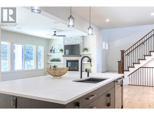 435 Vision Court, Kelowna, BC - Indoor Photo Showing Kitchen With Double Sink