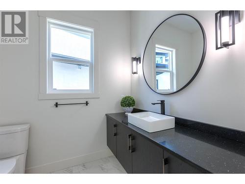 435 Vision Court, Kelowna, BC - Indoor Photo Showing Bathroom