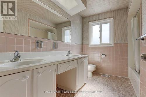 57 Laureleaf Road, Markham, ON - Indoor Photo Showing Bathroom