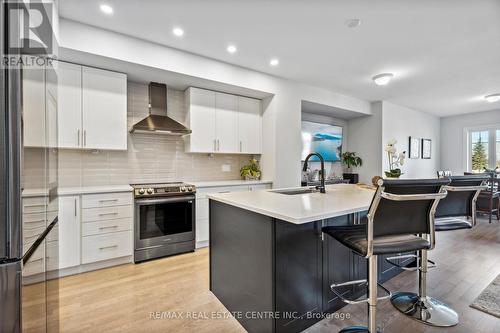 22 Kiernan Crescent N, New Tecumseth, ON - Indoor Photo Showing Kitchen With Upgraded Kitchen