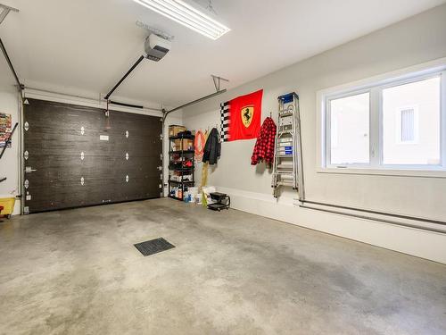 Garage - 118 Rue Bourgeois, Saint-Mathieu-De-Beloeil, QC - Indoor Photo Showing Garage
