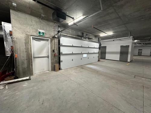 Garage - 203-200 Rue St-Paul, Saint-Jean-Sur-Richelieu, QC - Indoor Photo Showing Garage