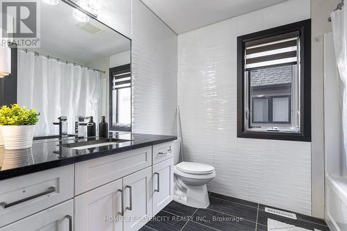 1046 Eagletrace Drive, Middlesex Centre, ON - Indoor Photo Showing Bathroom
