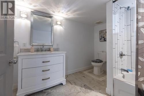 1046 Eagletrace Dr, Middlesex Centre, ON - Indoor Photo Showing Bathroom