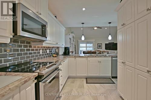 204 Macintosh Lane, Meaford, ON - Indoor Photo Showing Kitchen With Double Sink With Upgraded Kitchen