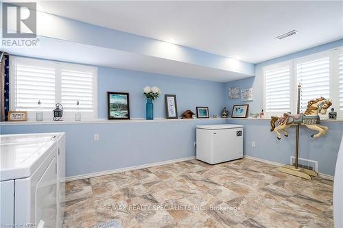 230 Roy Dr, Clearview, ON - Indoor Photo Showing Laundry Room