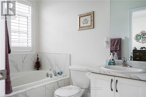 230 Roy Dr, Clearview, ON - Indoor Photo Showing Bathroom